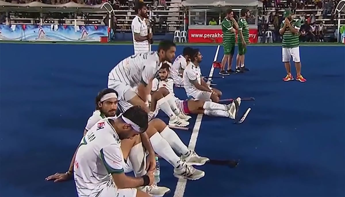 Pakistan players look dejected after losing the final against Japan during the Sultan Azlan Shah Hockey Cup on May 11, 2024. – X/@Muneeb313