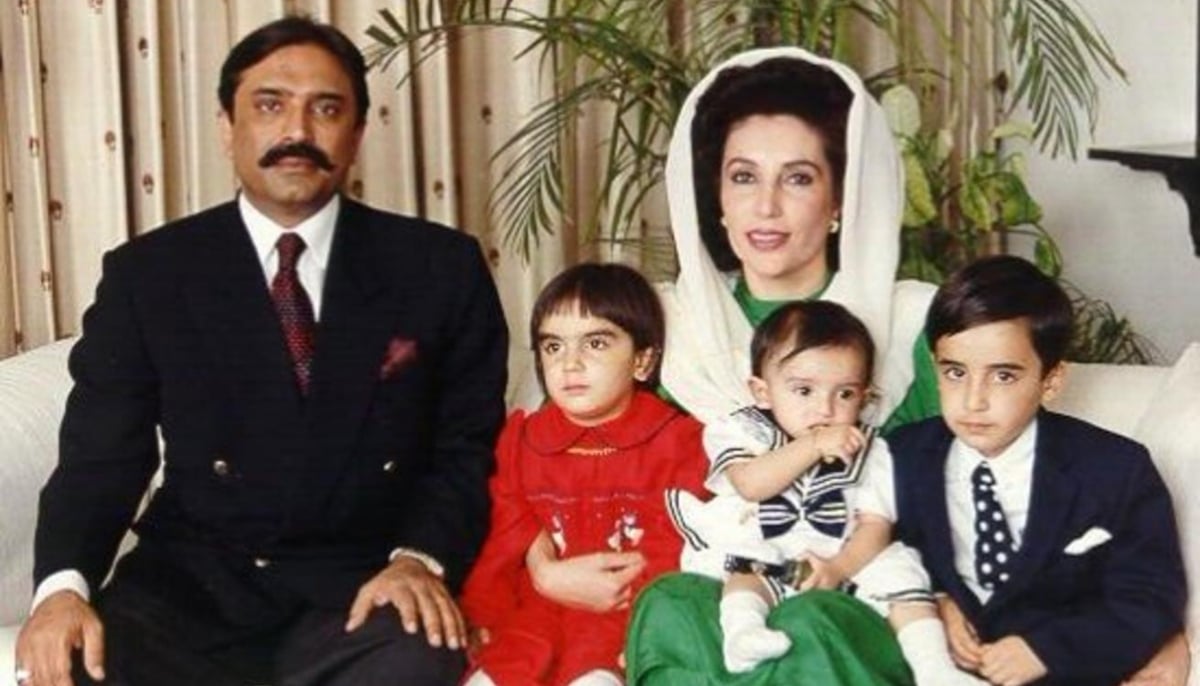 Benazir Bhutto with her husband Asif Zardari and children Bakhtawar, Aseefa and Bilawal. — PPP/File