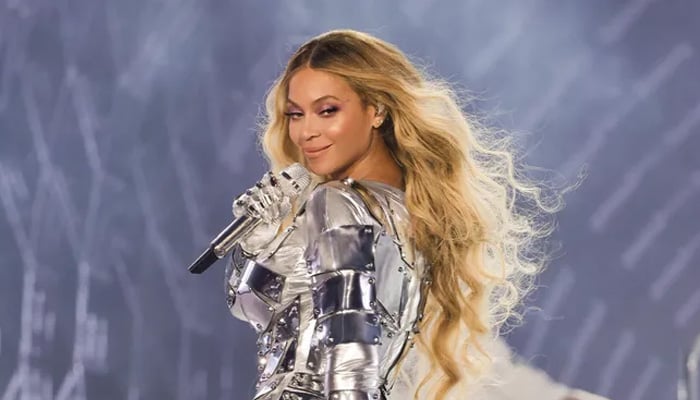 Beyoncé surprises fans with major ‘tour’ teaser on Christmas