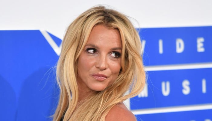 Britney Spears thinks THESE advisors want to control her like dad Jamie