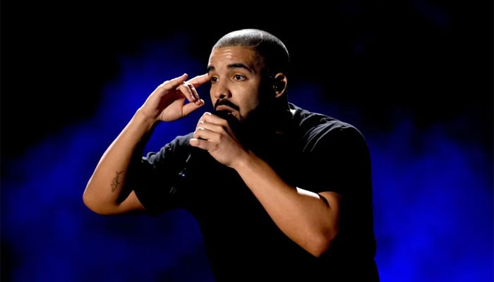 Drake shades ‘some people’ in Christmas message