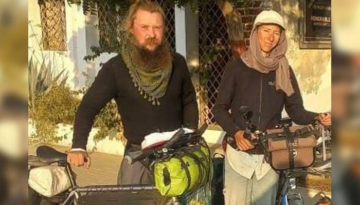 Foreign cycling couple robbed in Sindh