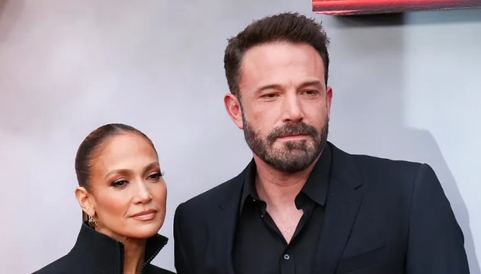 Jennifer Lopez counting on family after Ben Affleck divorce: Source