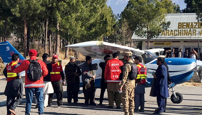 Volunteers of Edhi Foundation surround a plane carrying medicines for victims injured in clashes in KPs Kurram district in Parachinar on December 17, 2024. — AFP