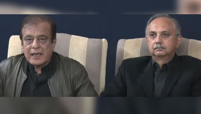 Pakistan Tehreek-e-Insaf (PTI) leaders Senator Shibli Faraz (left) and Omar Ayub Khan address a joint press conference in Islamabad on December 28, 2024. — GeoNews/Screengrab