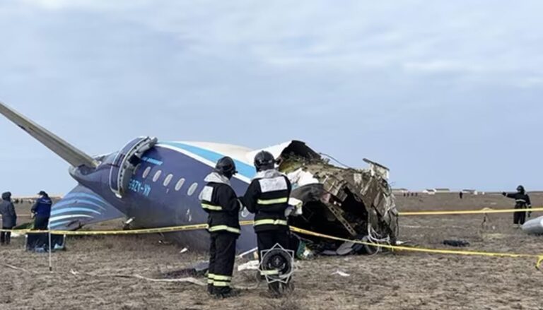 Putin apologises to Azerbaijan over ‘tragic’ passenger plane crash