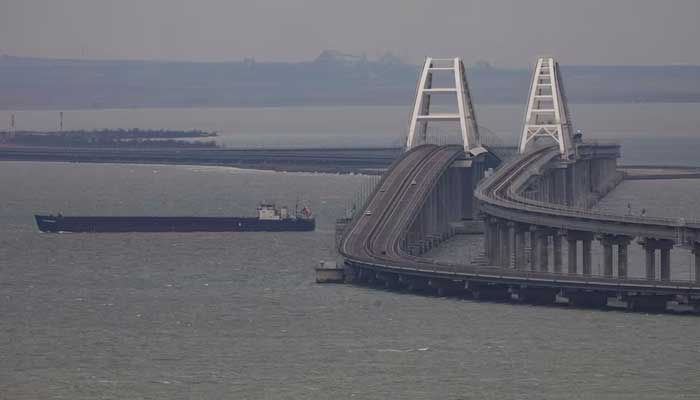 Russian tanker splits in storm, spilling oil into Kerch Strait