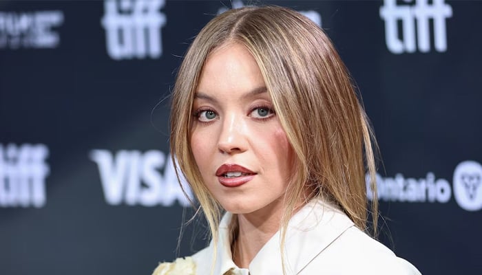 Sydney Sweeney appears for rare outing with Sofia Vergara, Jonathan Davino