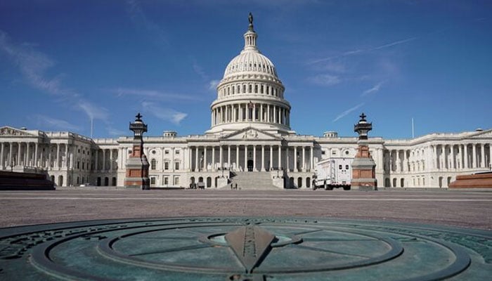 US House approves bill to avert midnight shutdown, sends to Senate