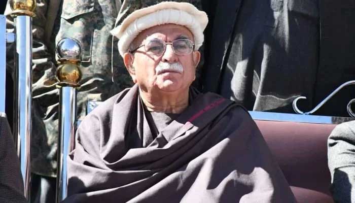 Achakzai raises questions over PTI’s negotiations with ‘mandate-less’ govt