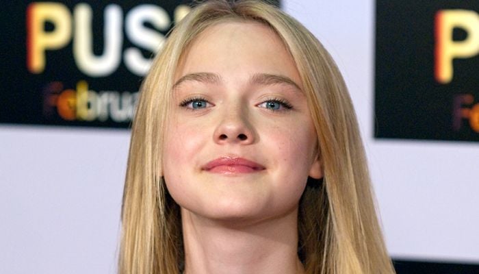 Dakota Fanning brings special date to the 2025 Golden Globes