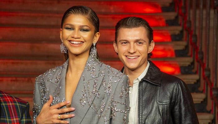 Insider addresses Zendaya’s decision to show off engagement at Golden Globes