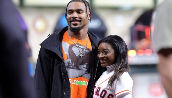 Simone Biles cheers on husband Jonathan Owens’ victory